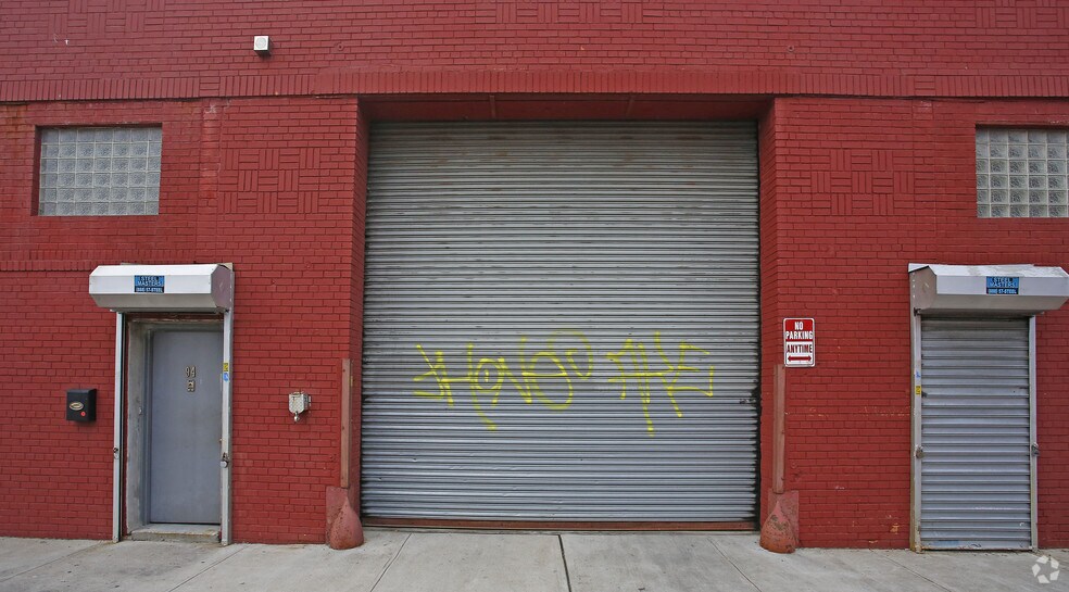 More Photos Of 94 Beadel St, Brooklyn Warehouse For Lease