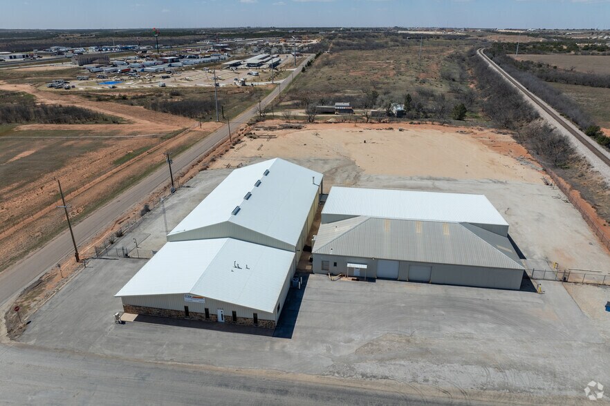 More Photos Of 110 CR 141, Sweetwater Manufacturing For Lease