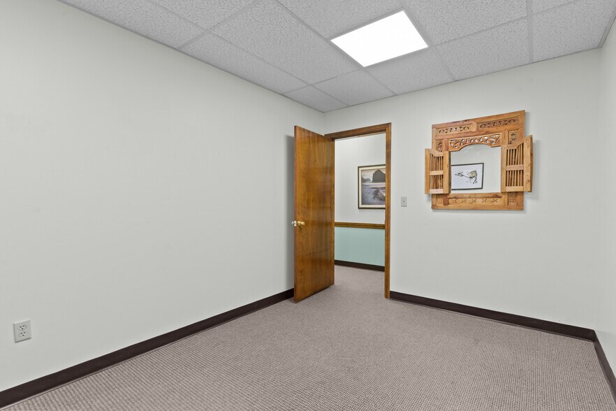 More Photos Of 1050 Main St, East Greenwich Office For Sale