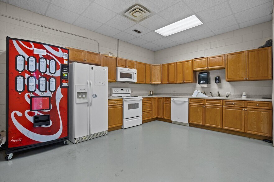 More Photos Of 157 Industrial Dr, King Warehouse For Lease