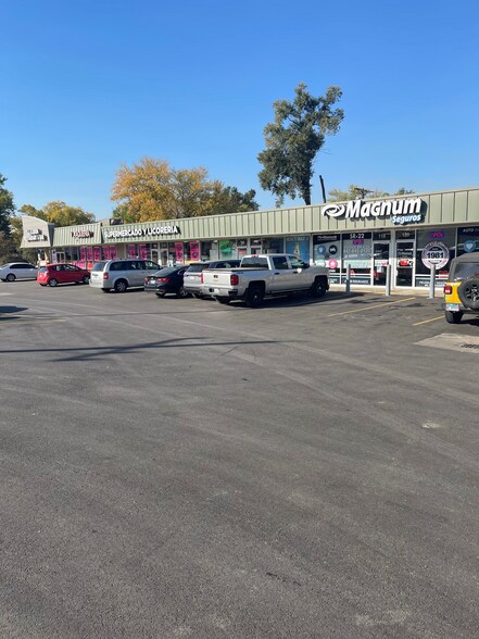 More Photos Of 100-134 N Kennedy Dr, Carpentersville General Retail For Sale