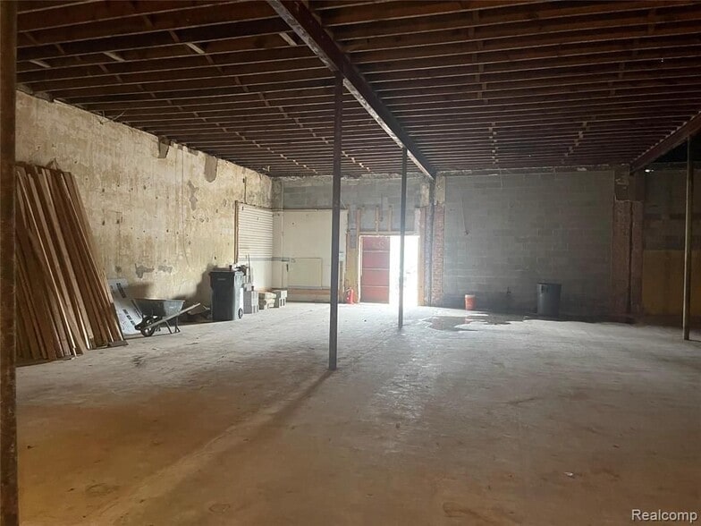More Photos Of 301 S Oakwood, Detroit Warehouse For Sale