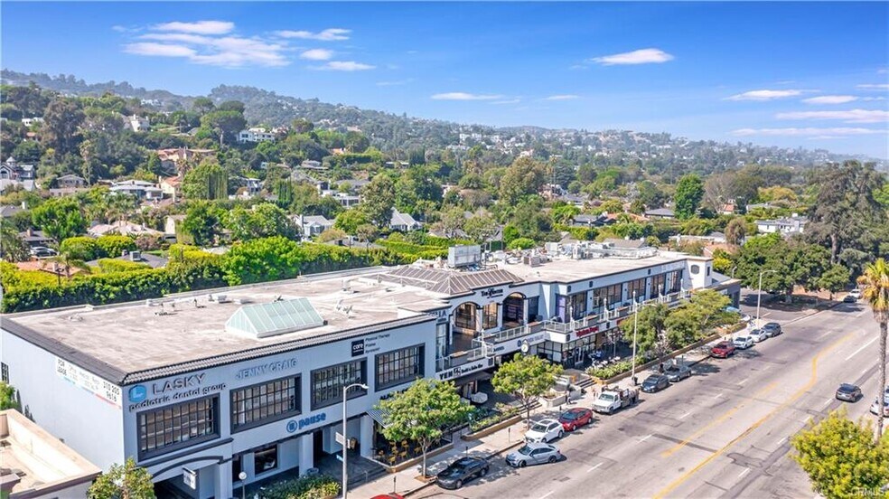 More Photos Of 12930 Ventura Blvd, Studio City Freestanding For Lease