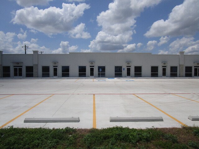 More Photos Of 3121 Wilson Rd, Harlingen Storefront For Lease