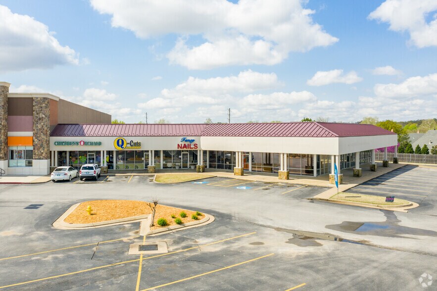 More Photos Of 7820 E 101st St, Tulsa Unknown For Lease