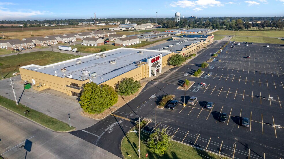 More Photos Of 1213 S Main St, Sikeston Unknown For Lease