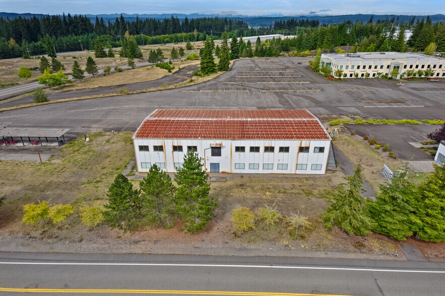 More Photos Of 51 Tower Blvd, Elma Flex For Lease