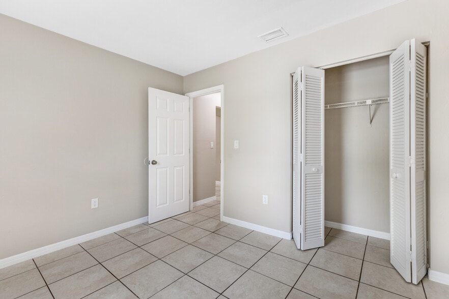 More Photos Of 6240 Rattlesnake Hammock Rd, Naples Apartments For Sale