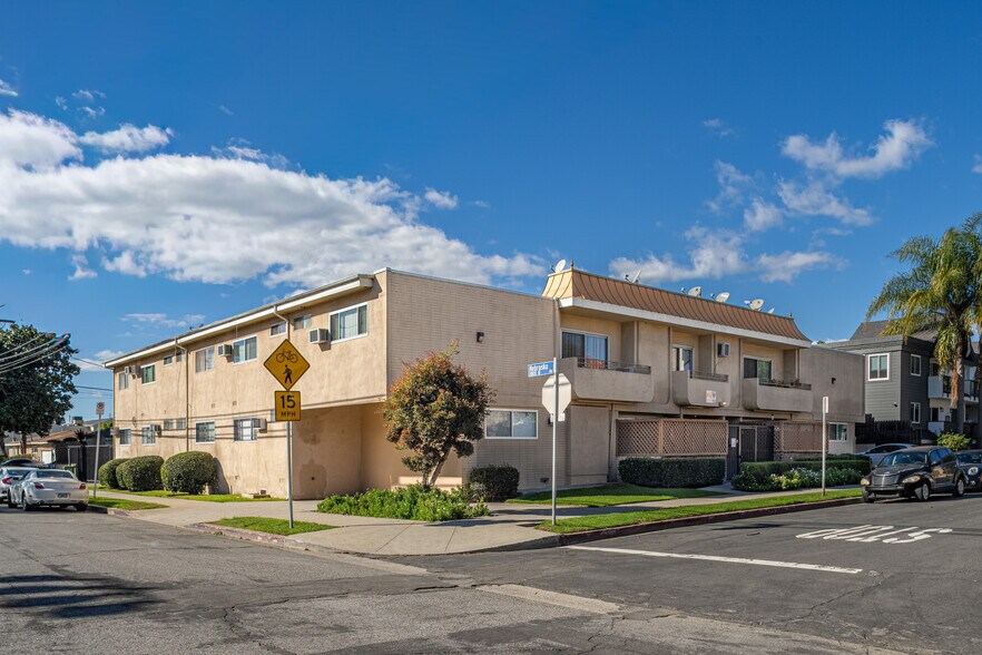 Primary Photo Of 1755 Granville Ave, Los Angeles Apartments For Sale