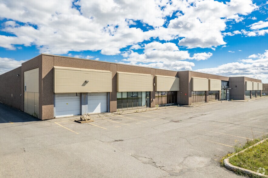 Primary Photo Of 2597-2635 Boul Le Corbusier, Laval Distribution For Lease