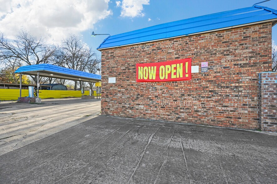More Photos Of 805 Poindexter Ave, Cleburne Carwash For Sale