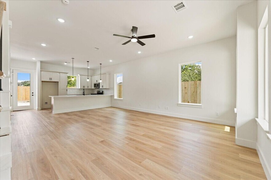 More Photos Of 9119 Henrietta Street #A & B, Houston Multifamily For Sale