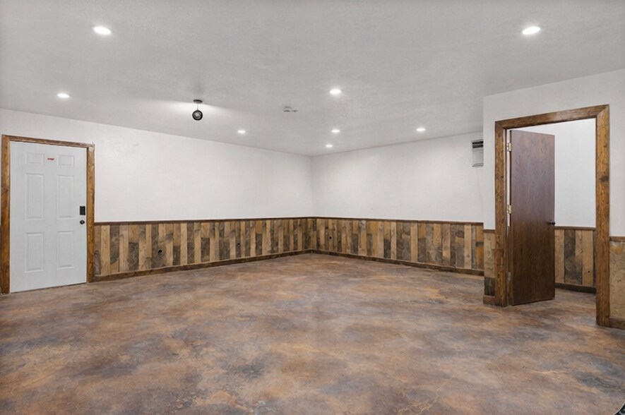 More Photos Of 22360 Highway 321, Cleveland Flex For Lease