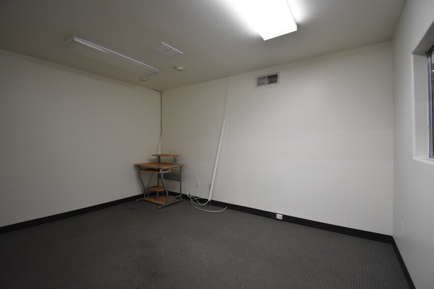More Photos Of 9052 Independence Ave, Canoga Park Industrial For Lease