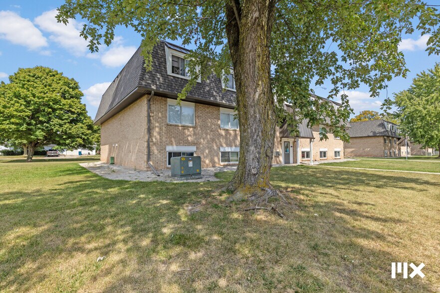 More Photos Of 757 W Shepherd St, Charlotte Apartments For Sale