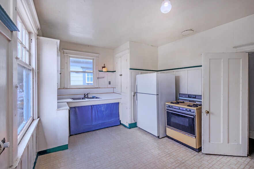 More Photos Of 535-539 Main St, Half Moon Bay Storefront Retail Residential For Sale