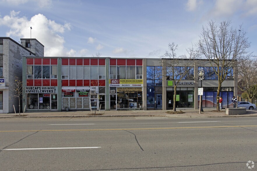 More Photos Of 252-260 Lakeshore Rd E, Mississauga Storefront For Lease