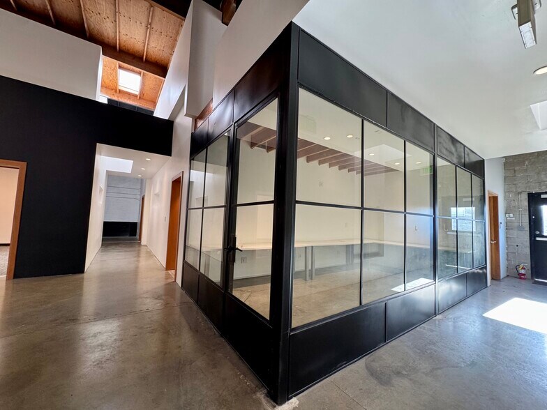 More Photos Of 1648 10th St, Santa Monica Loft Creative Space For Sale