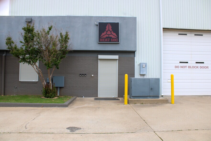 More Photos Of 4121 S 72nd Ave, Tulsa Service For Sale