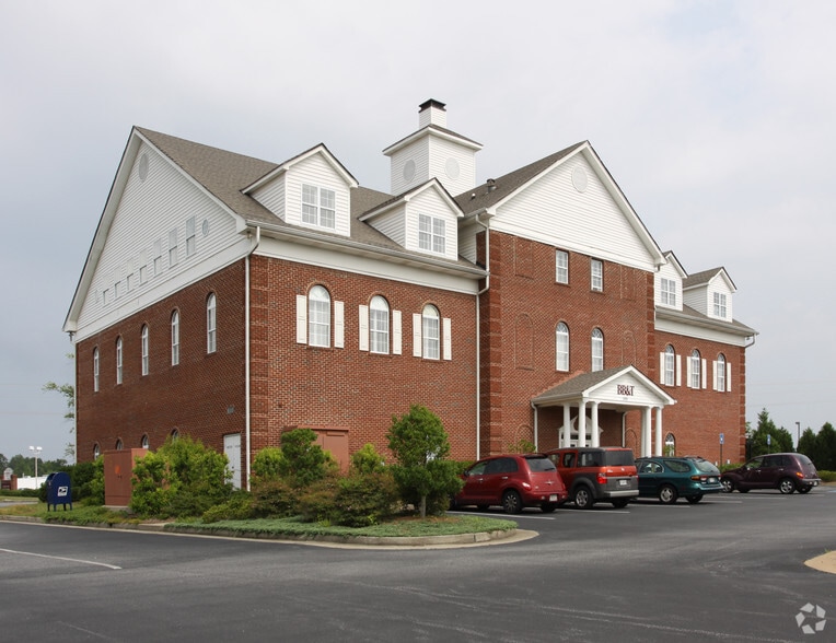 More Photos Of 100 Colony Park Dr, Cumming Bank For Lease