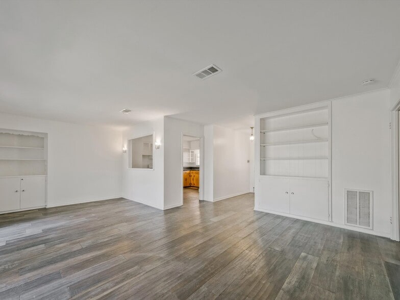 More Photos Of 2326 Hartford Rd, Austin Apartments For Sale