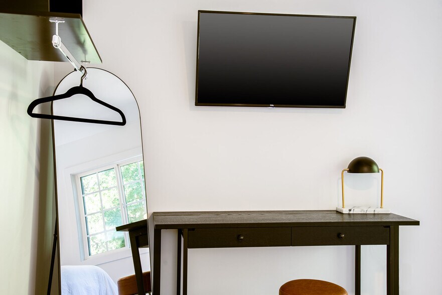 More Photos Of 306 Loch Leven Rd, Lake Arrowhead Hotel For Sale