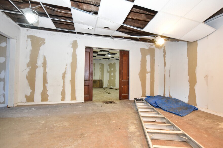 More Photos Of 154 Main St, Butler Storefront Retail Residential For Sale