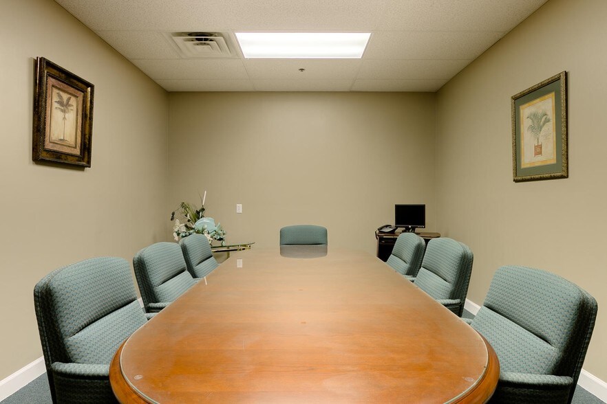 More Photos Of 17595 S Tamiami Trl, Fort Myers Medical For Lease
