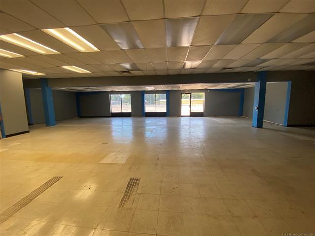 More Photos Of 713 N 2nd St, Stilwell Industrial For Sale