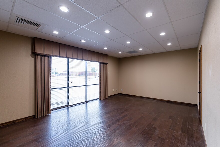 More Photos Of 1415 Watts St, Sayre Healthcare For Sale