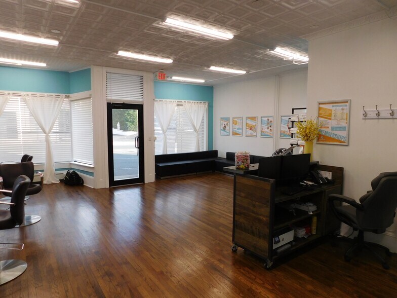 Primary Photo Of 52 Cedar Swamp Rd, Glen Cove Storefront Retail Residential For Lease