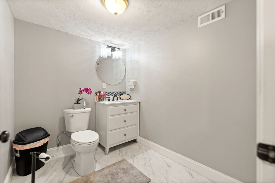 More Photos Of 4418 Main St, Clay City Flex For Sale