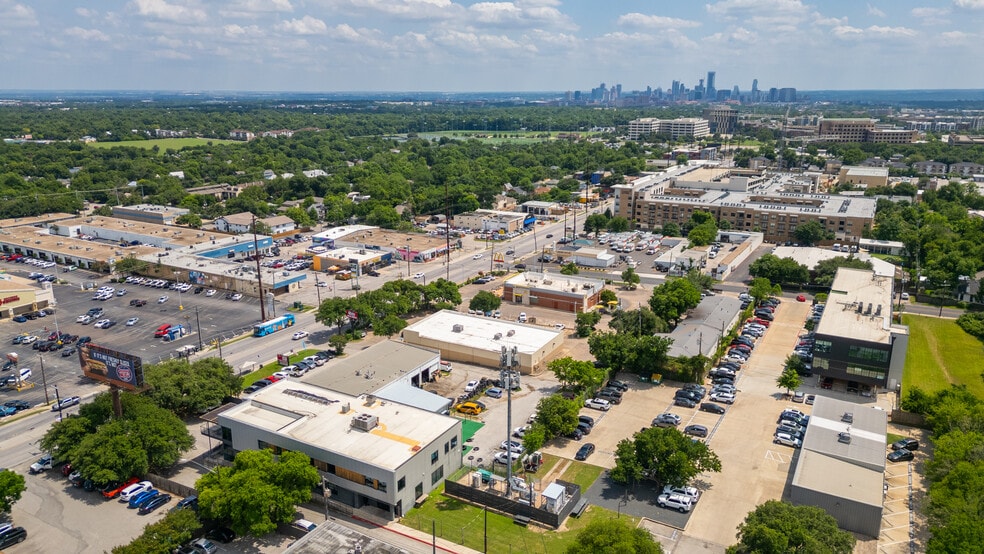 More Photos Of 5528 N Lamar Blvd, Austin Auto Repair For Sale