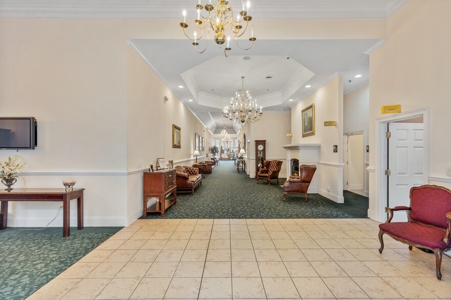 More Photos Of 300 N Tennessee Ave, Etowah Funeral Home For Sale