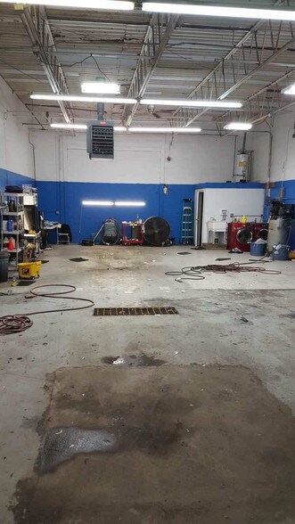 More Photos Of 4794 S Dixie Dr, Dayton Auto Repair For Lease