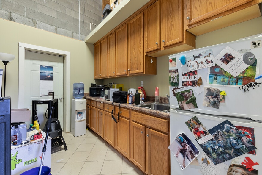 More Photos Of 1726 Altamont Ave, Richmond Warehouse For Lease