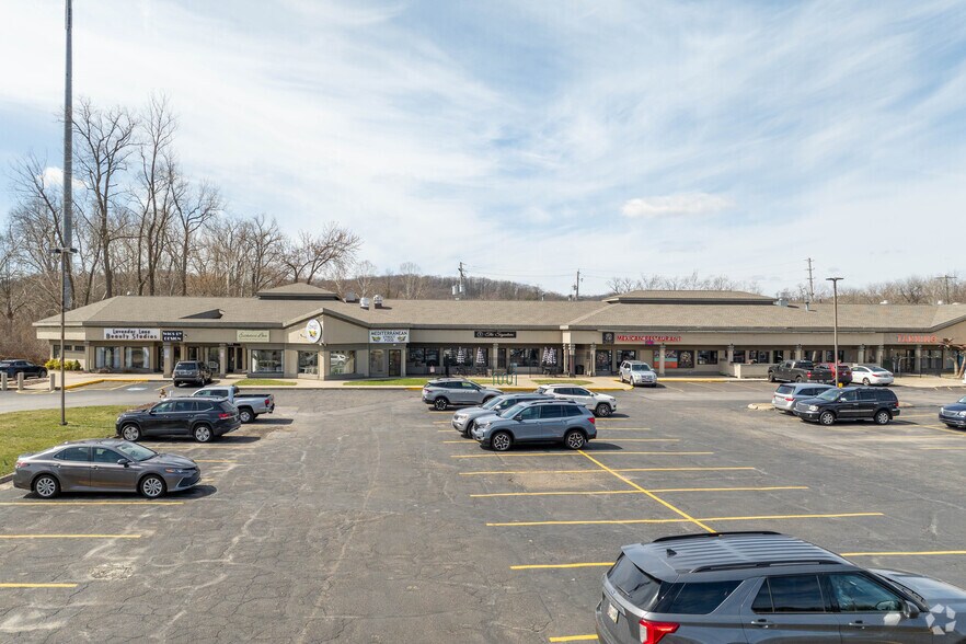 More Photos Of 1562 Akron Peninsula Rd, Akron Storefront For Lease