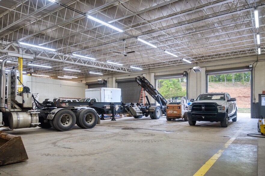 More Photos Of 167 Clinton Ave, Parkersburg Warehouse For Lease