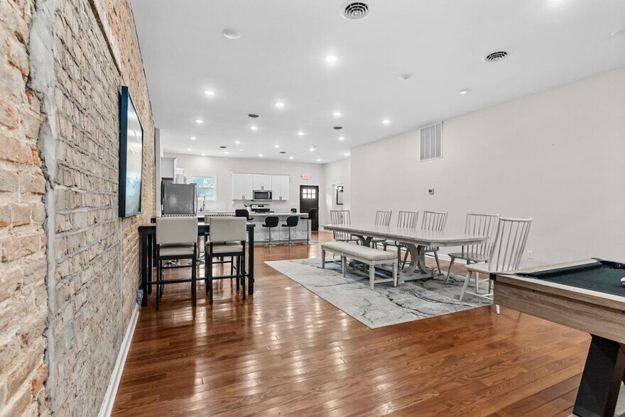More Photos Of 471-472 W Main St, Fries Medical For Sale