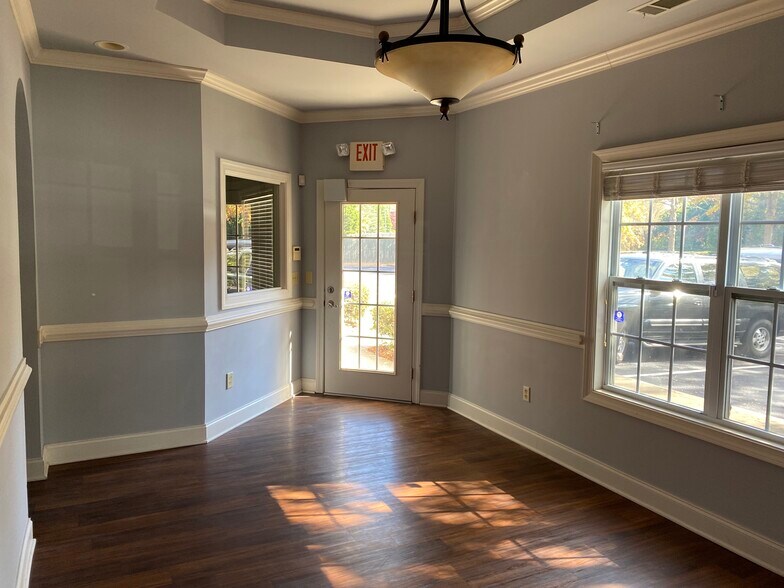 More Photos Of 5655 Lake Acworth Dr NW, Acworth Medical For Lease