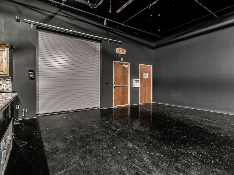 More Photos Of 9802 N Morgan Rd, Yukon Office For Sale