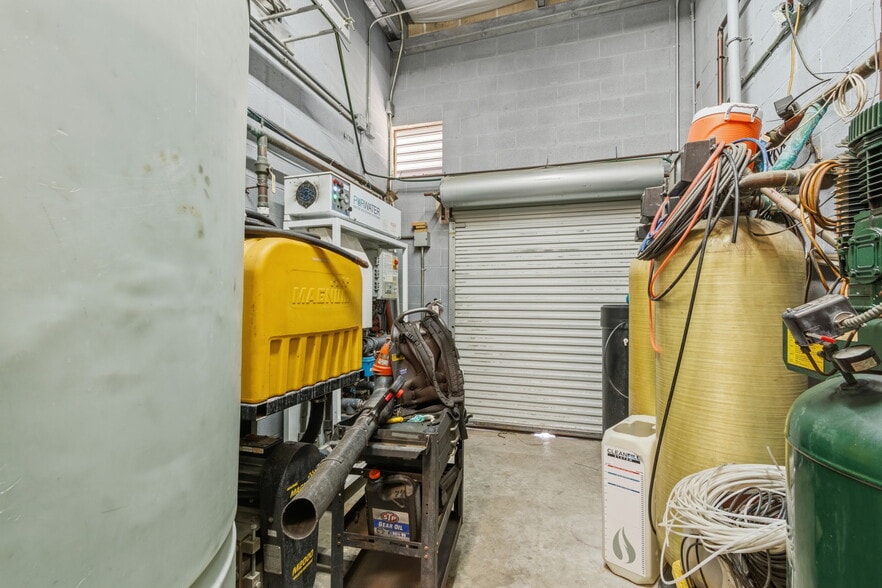 More Photos Of 2858 Treaschwig Rd, Houston Carwash For Sale