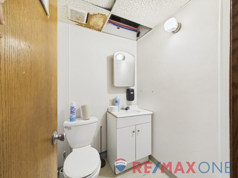 More Photos Of 108 W Kansas Ave, Garden City Office For Sale