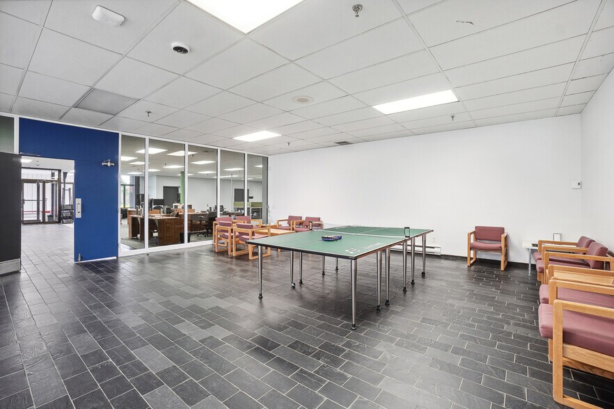 More Photos Of 500 Boul De L'aéroparc, Lachute Manufacturing For Sale