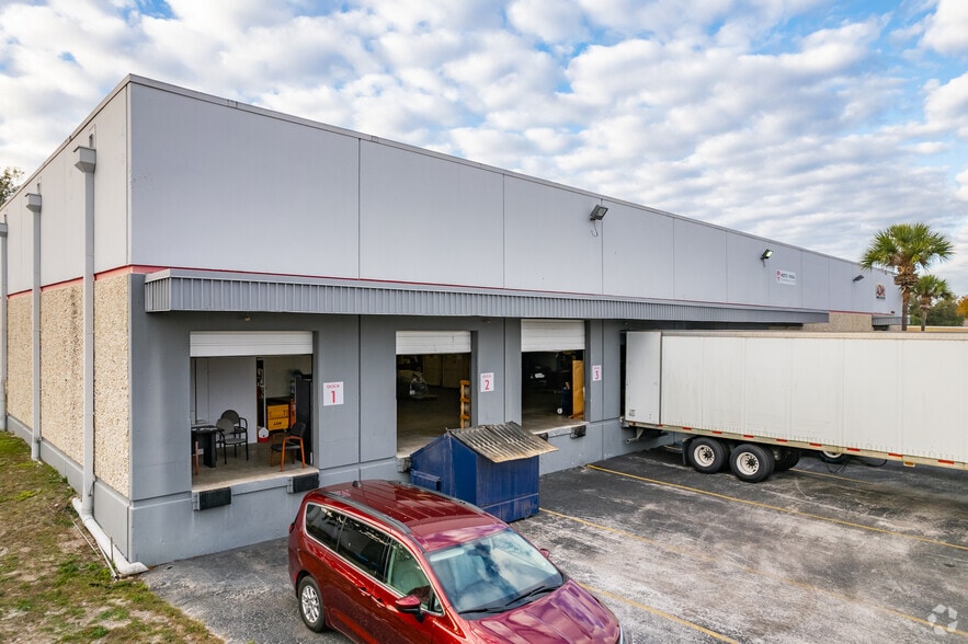 More Photos Of 5690-5698 W Crenshaw St, Tampa Warehouse For Lease