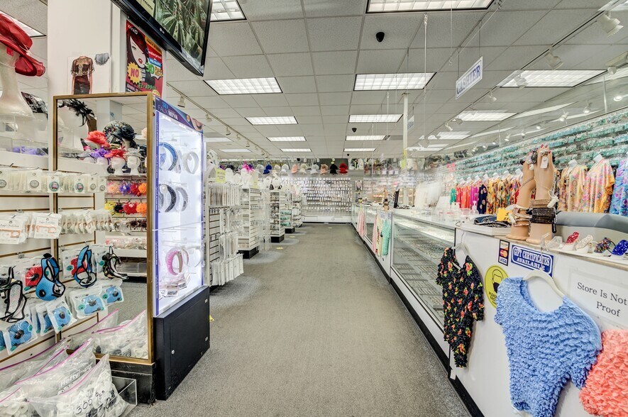 More Photos Of 9345 Olive Blvd, Saint Louis General Retail For Sale