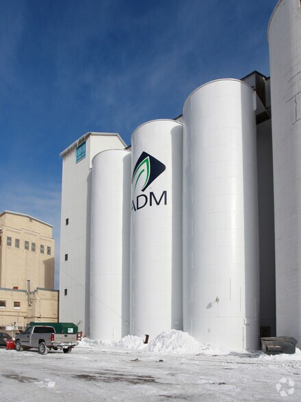 More Photos Of 3501 Hiawatha Ave, Minneapolis Warehouse For Sale