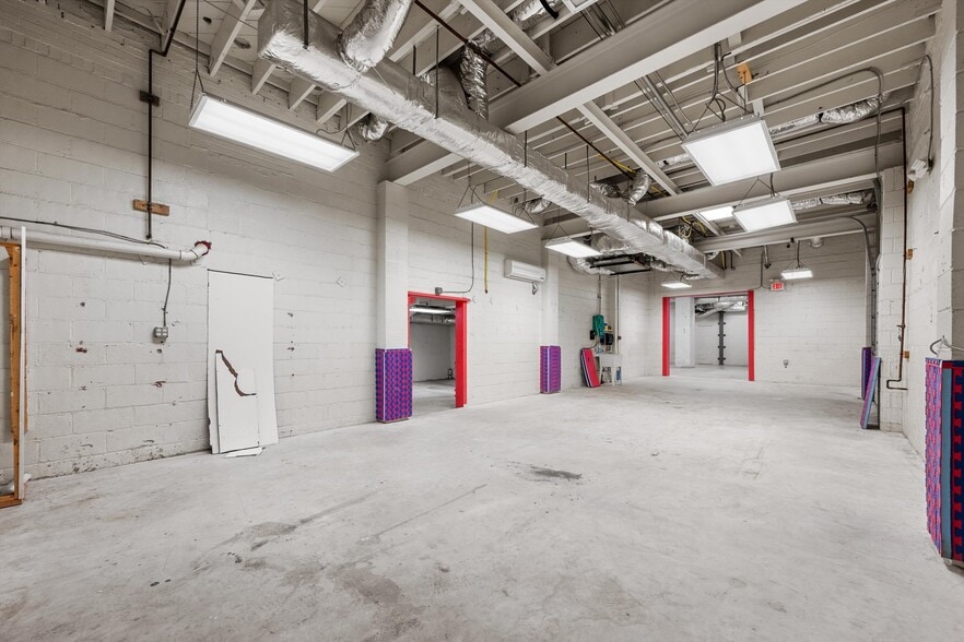 More Photos Of 225 E Pall Mall St, Winchester Flex For Sale