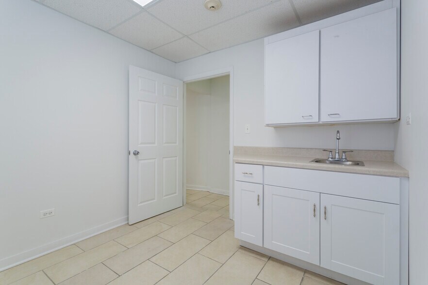 More Photos Of 1835 N 19th Ave, Melrose Park Medical For Lease