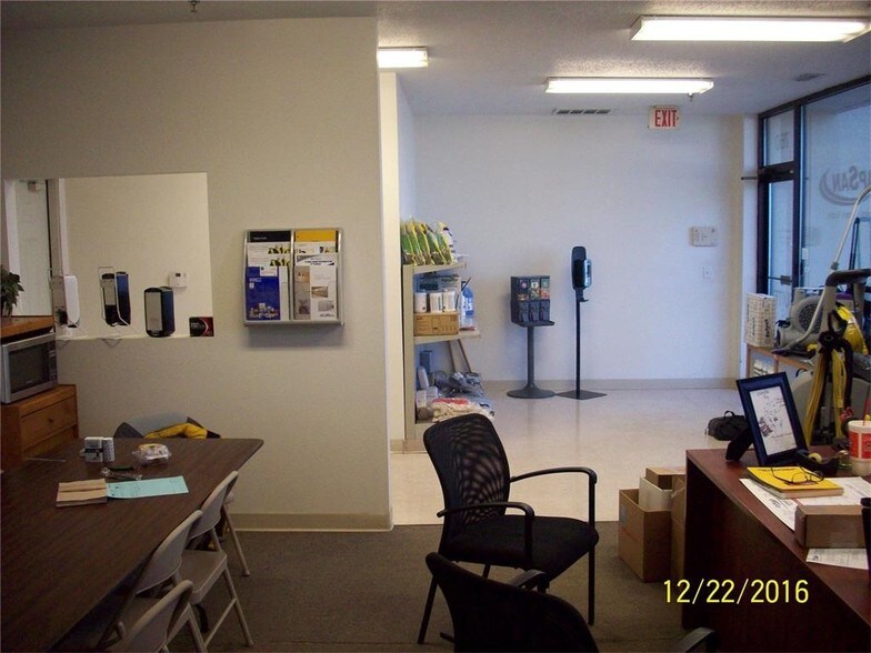 More Photos Of 760 Kacena Dr, Hiawatha Warehouse For Lease